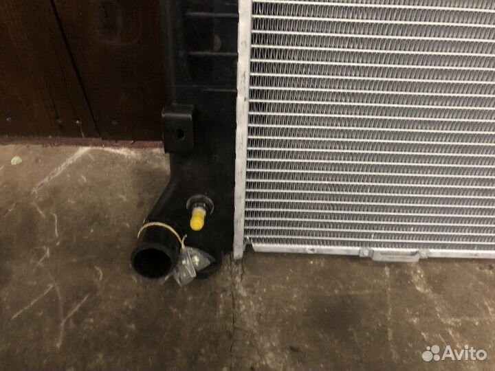 Радиатор охлаждения двигателя Grand Voyager 96-00