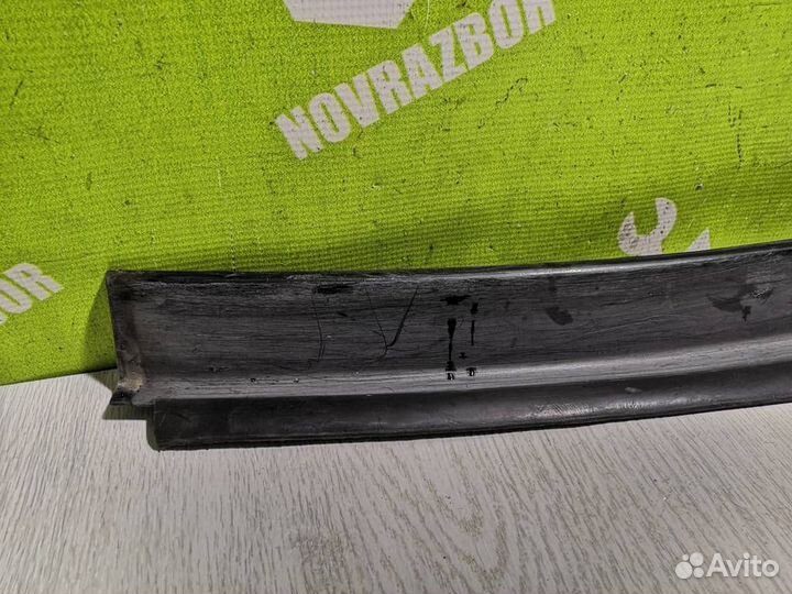 Решетка стеклоочистителя Фольксваген Пассат Б3