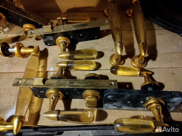 Замок врезной с ручкой