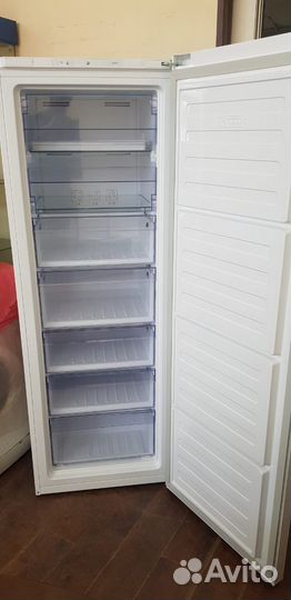 Продается морозильная камера beko rfsk266T01W
