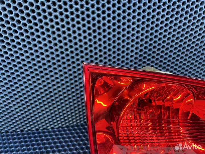 Фонарь задний левый внутренний VW Touareg GP