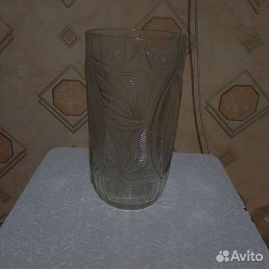 Хрустальная большая красивая резная ваза