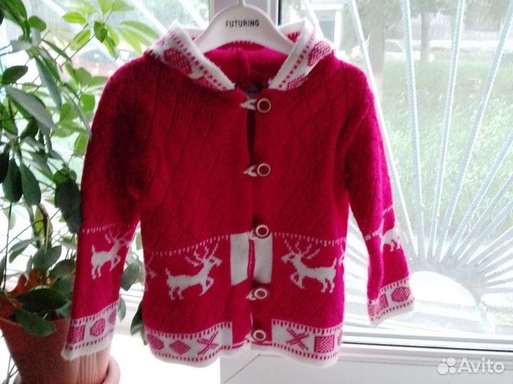 Продам кофточку для девочки 3-4 годика
