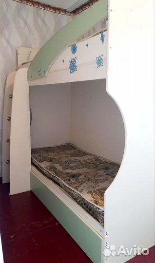 Двухъярусная кровать бу с матрасами