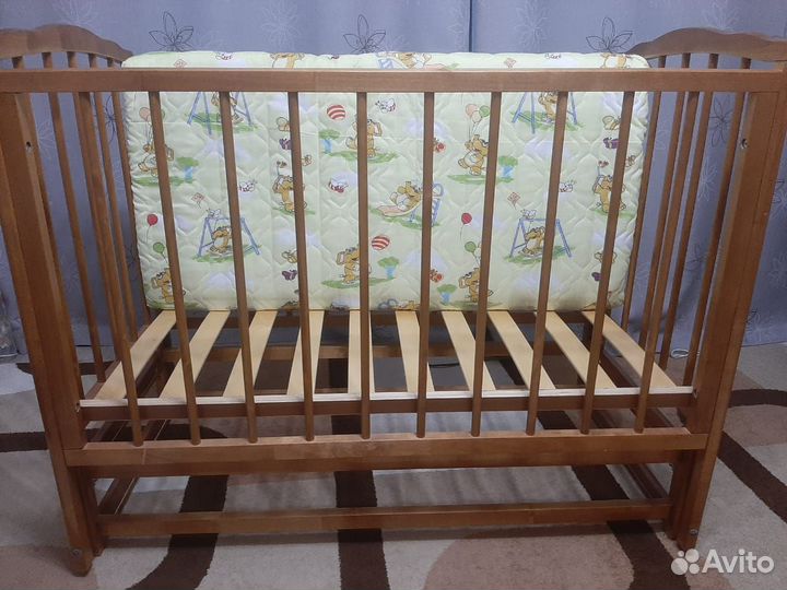 Детская кровать - маятник с матрасом