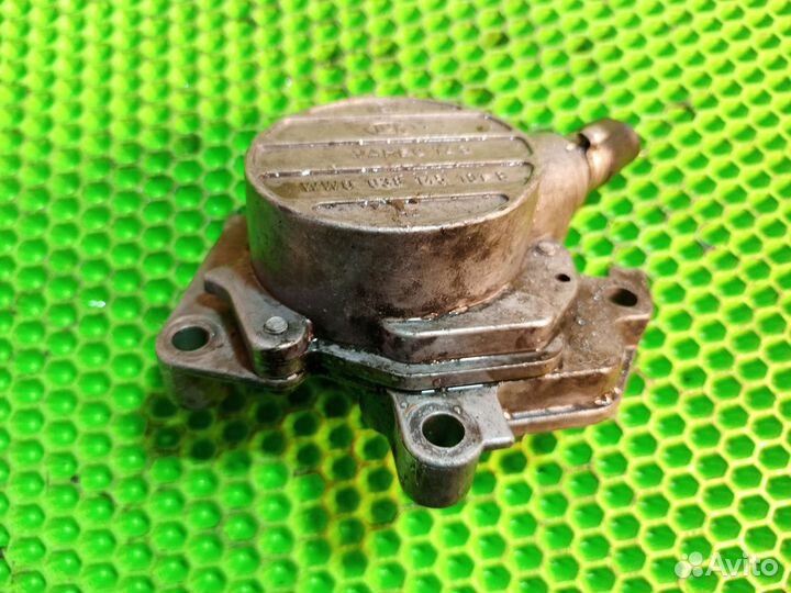 Насос вакуумный Skoda Octavia