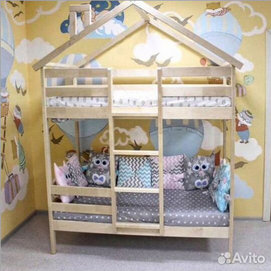 Двухъярусная кровать домик
