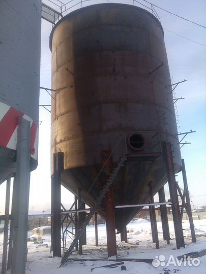 Цементный силос с монтажом