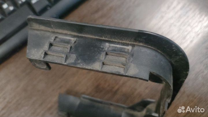 Крепление левое Bmw 750Lix F02 N63 4.4I 2009