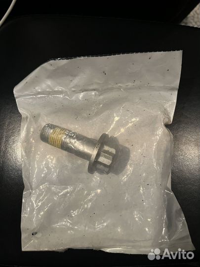 Болт крепления суппорта переднего