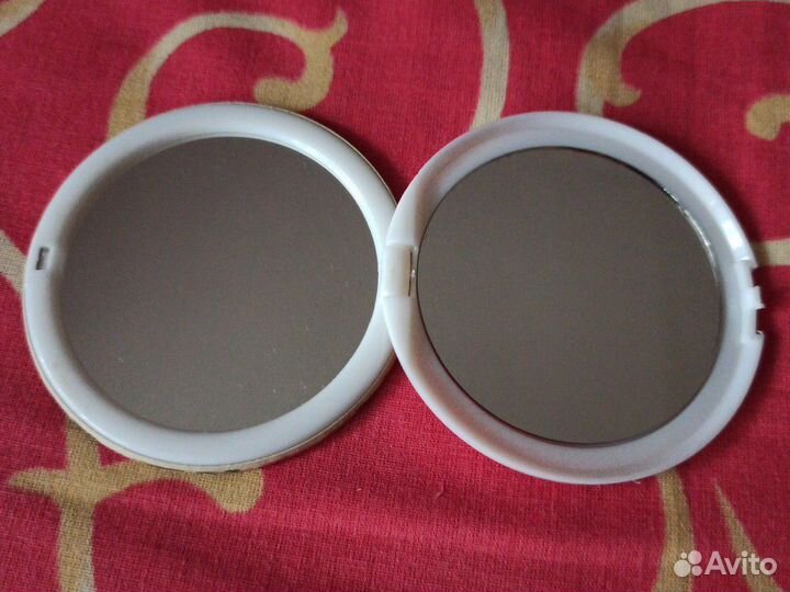 Карманное зеркало