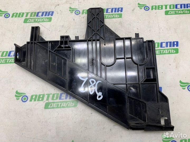 Кронштейн фары передний левый Land Rover