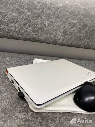 Acer Aspire One ZG5 Нетбук