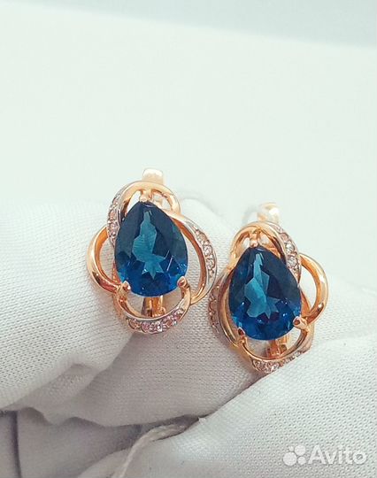 Золотые серьги с камнем