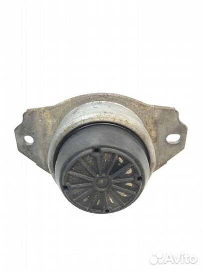 Опора двигателя левая Land Rover Discovery 3 L319