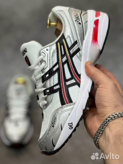 Asics белые разм. 42