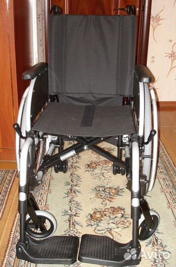 Новая домашняя инвалидная коляска в упаковке