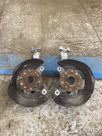 Поворотный кулак ступица Lexus LS460 06-12г