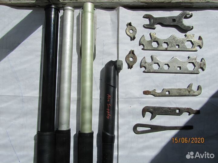 Насосы, ключи,камеры к велосипедам