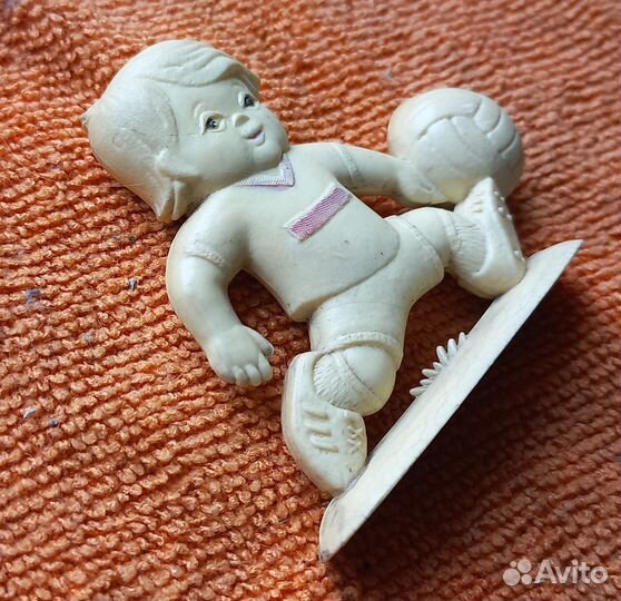 Игрушка СССР. Пластик. Мальчик футболист