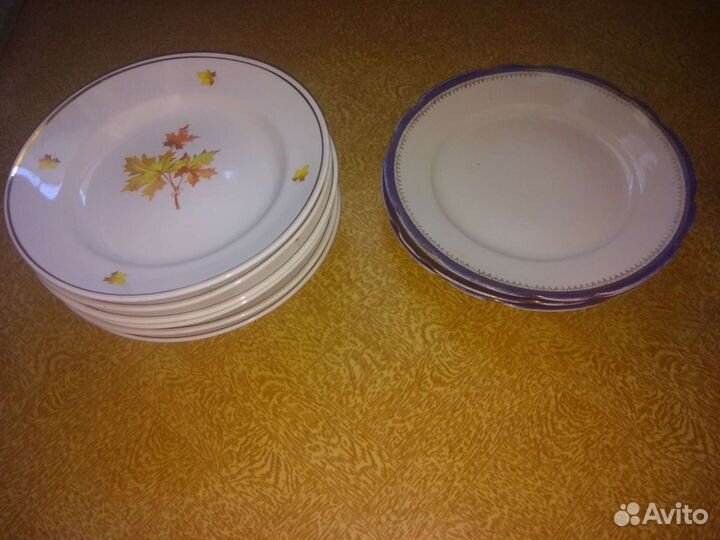 Заварочный чайник, сливочник, поднос,вилки,тарелки