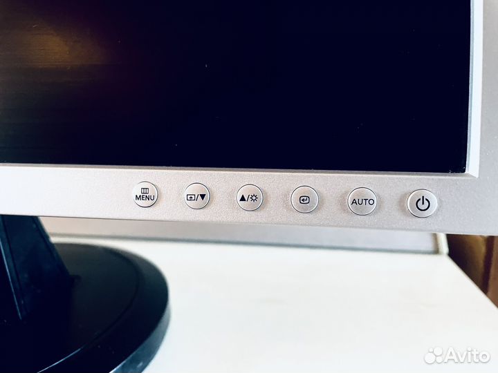 Монитор Samsung syncmaster 923 nw