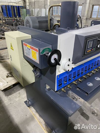 Гидравлическая гильотина QC11K-6X1600 with E21 sys