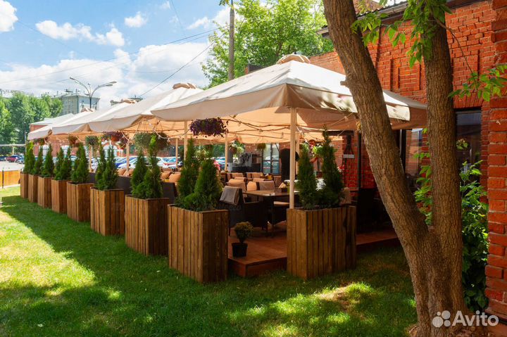 Зонт летний для уличного кафе, стойка сбоку