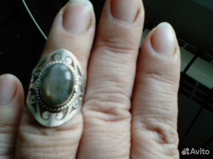 Кольцо-перстень с вставкой лабрадор