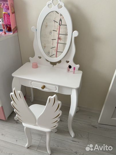 Туалетный столик со стульчиком