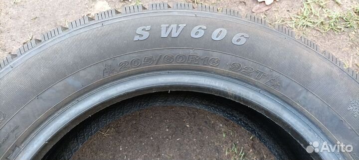 Dunlop SP Winter Ice 01 205/60 R16