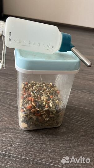 Корм для кроликов, поилка