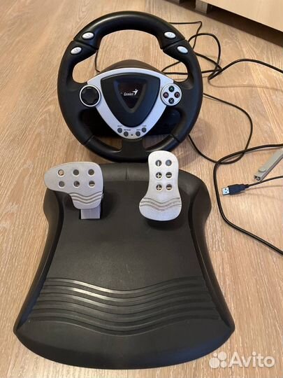 Игровой руль с педалями на пк genius