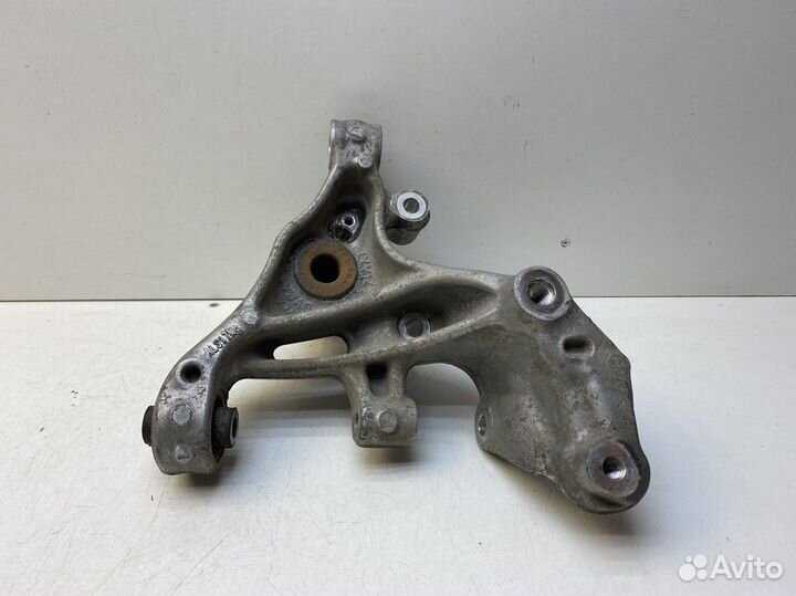 Кулак задний левый Volkswagen Passat B8 2015+