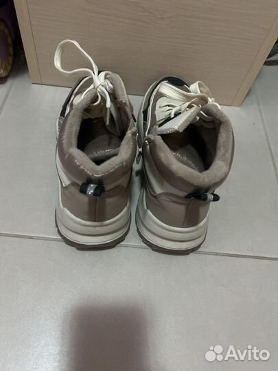 Кроссовки зимние