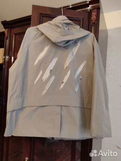 Ветровка женская