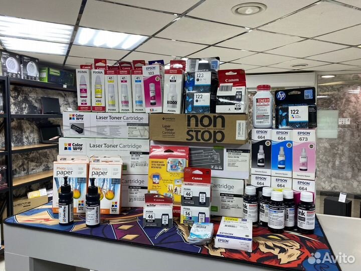 Коробка Новых картриджей, красок и фотобумаги