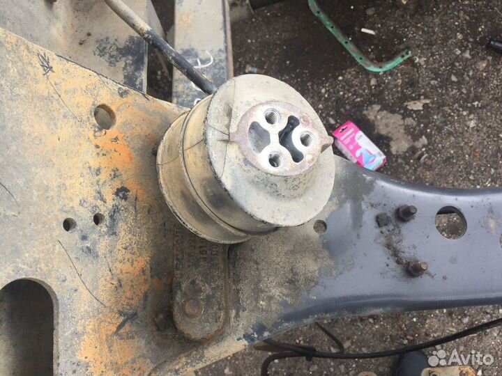 Подушка двигателя передняя правая Scania 5-series