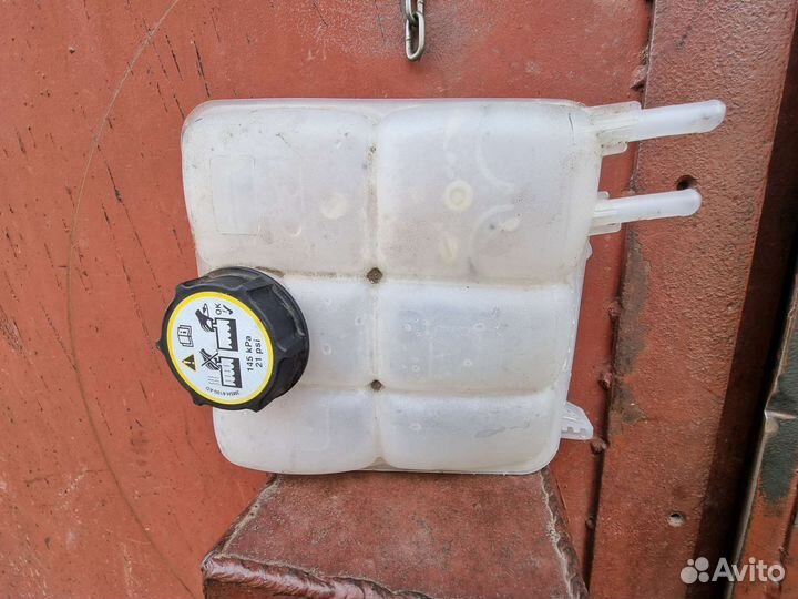 Расширительный бачок Ford Focus 2 C-Max Mazda3