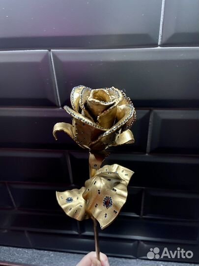 Кованая роза со стразами swarovski сваровски