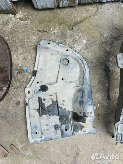 Пластик под капотом Инфинити фх с51