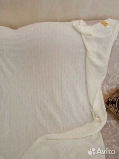 Отличный подарок. Новый ажурный, нежный плед