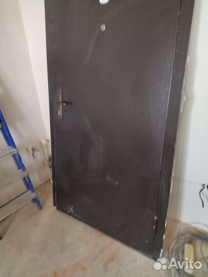 Дверь входная металлическая новая