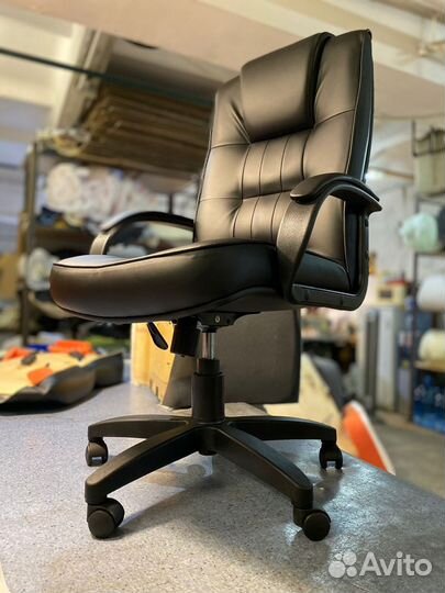 Офисное кресло