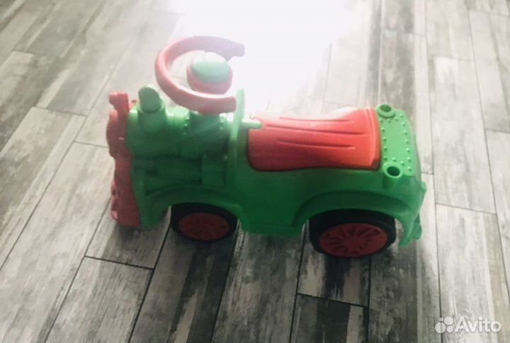 Машинка-каталка паровоз