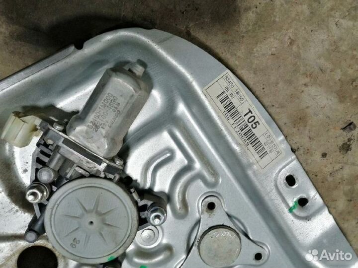 Стеклоподъемник задний правый Kia Cerato 2