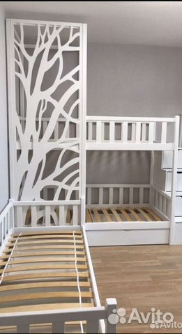 Кровать детская двухъярусная с декором