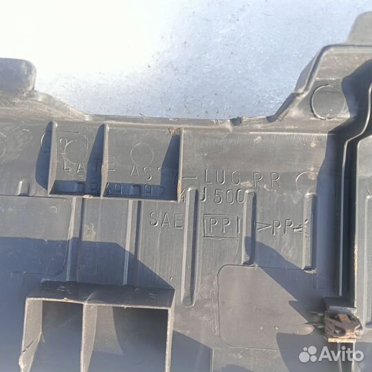 Накладка замка багажника Nissan Primera p11 универ