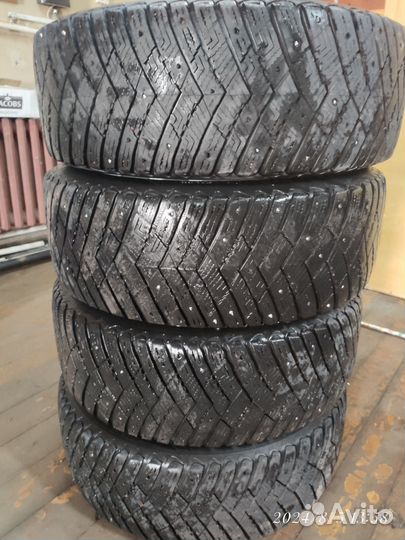 Goodyear UltraGrip Ice Arctic SUV 225/55 R18