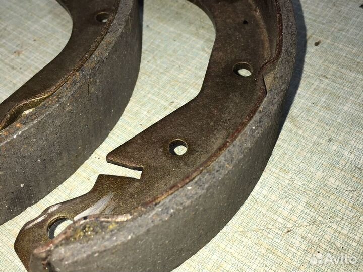 Колодки ручника Митсубиси Лансер 10